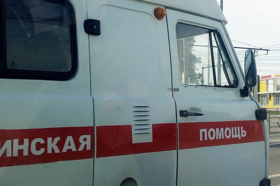    Под Липецком школьница случайно ранила себя ножом Юлия КЛЮЕВА