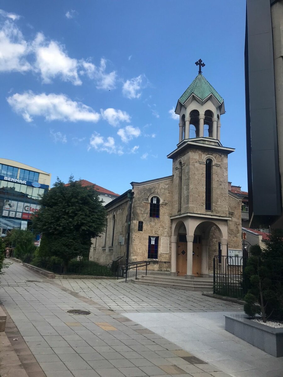 Армянская церковь Сурб Хач (Святой Крест) в болгарском городе Бургас. Фоторяд