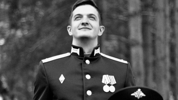     Лейтенант Алексей Паличук погиб третьего сентября на Украине, не дожив неделю до своего отпуска.