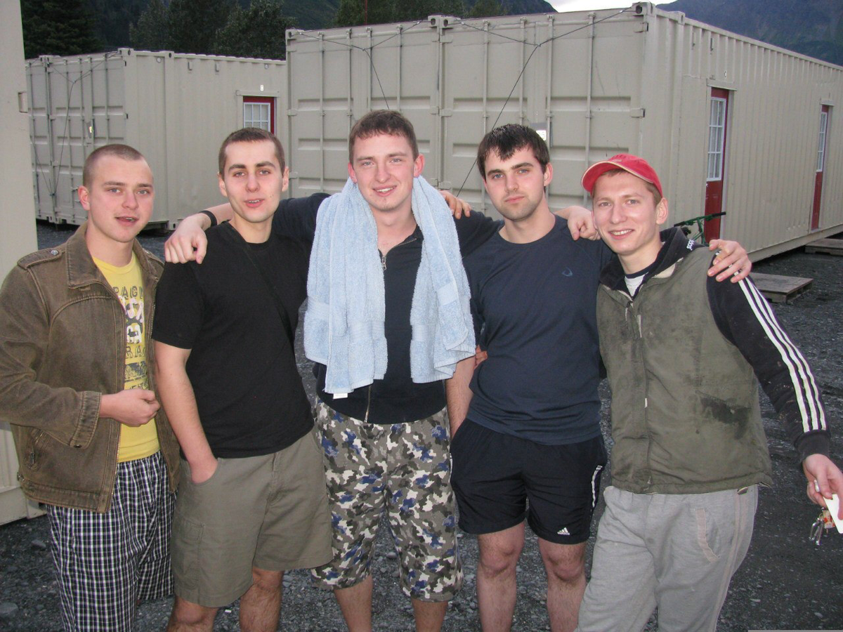 Выходная жизнь среди рабочего городка