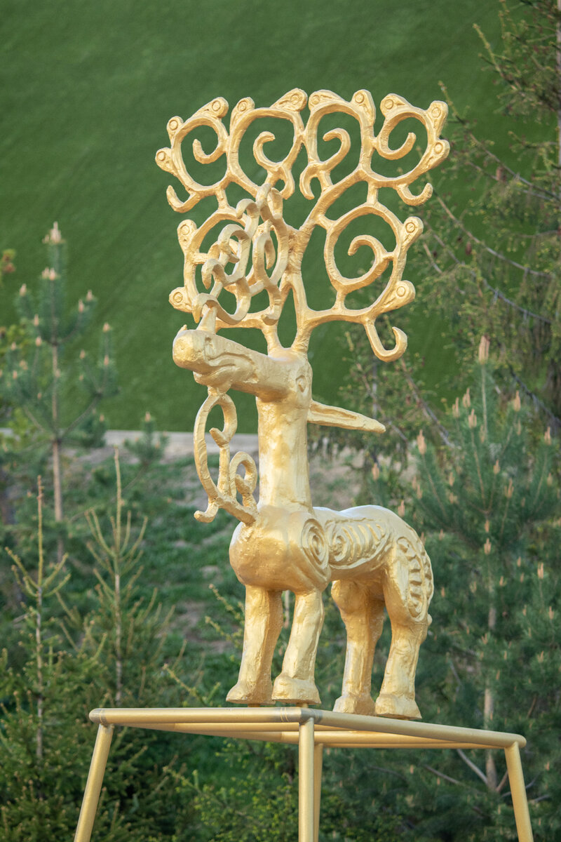 Скульптура антилопы в уфимском парке "Ватан", 7.05.2021
