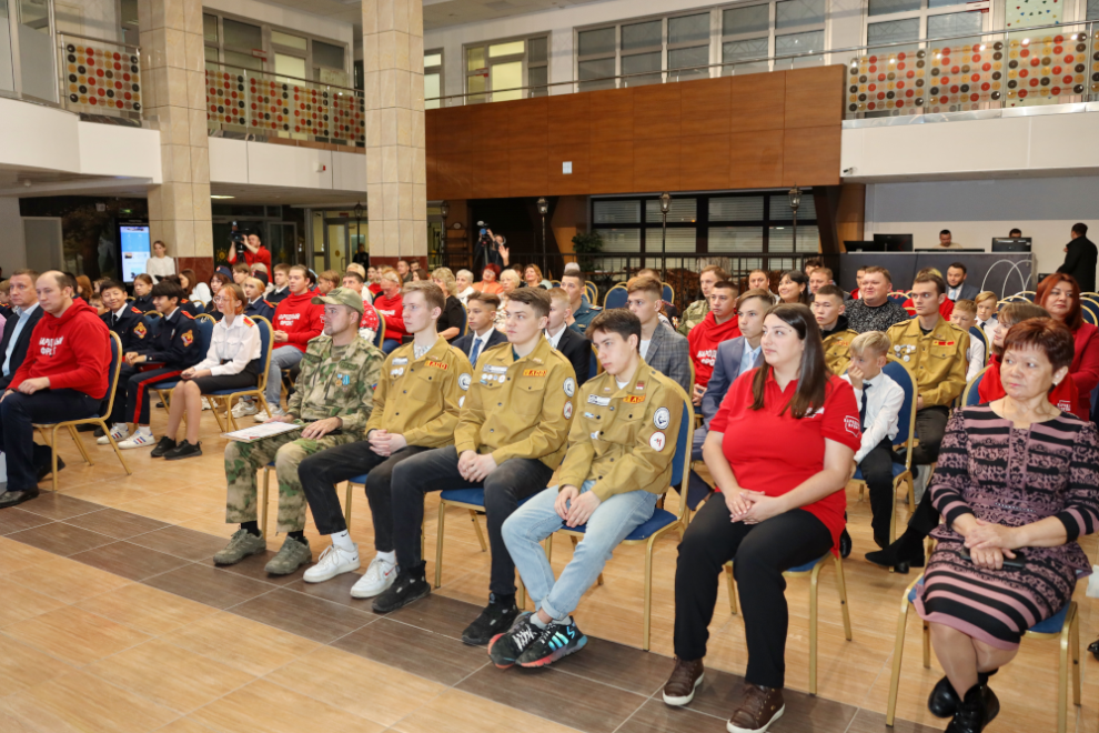    Ямальцам впервые вручили премию «Команда Путина»