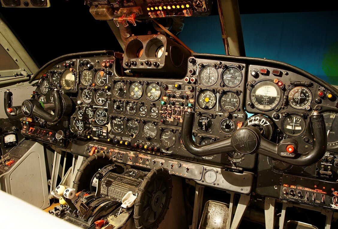 Кабина самолета ан 24 фото Воспоминания бортмеханика. Переучивание на Ан-24, 1976 год Бортмеханик Михаил Се