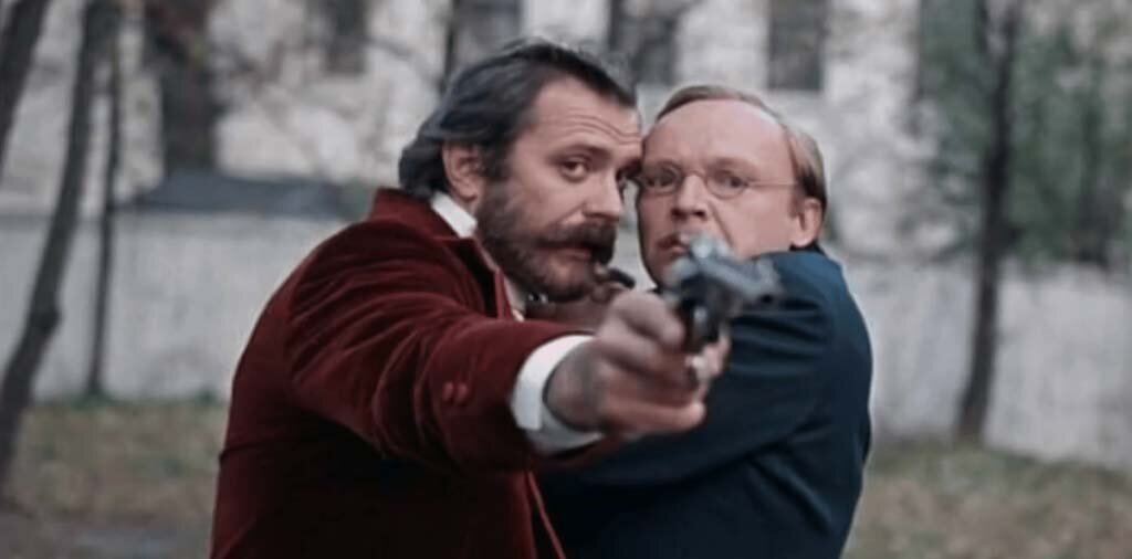 Паратов и Карандышев. Фрагмент кадра из кинофильма "Жестокий романс" (1984)