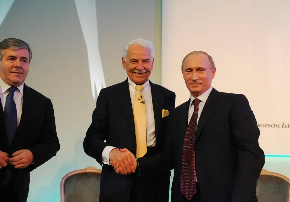 Патриарх компании Николаус Кнауф, президент России Владимир Путин на встрече в берлинском отеле "Адлон" ("Leadership Meeting Business" газеты "Süddeutsche Zeitung" в ноябре 2010 года) Foto: Stephan Rumpf / SZ Photo