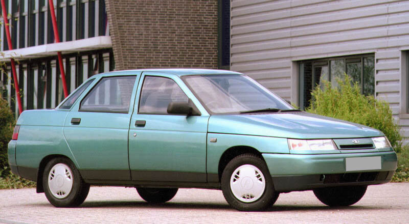 1. Датой начала выпуска ВАЗ-2110 на конвейере считается август 1996 года. А в конце 2014 года почти незамеченной прошла и новость о том, что семейство ВАЗ-2110 полностью снято с производства (последним стал завод «Богдан»). Таким образом, это первое массовое семейство автомобилей «Лада», которое выпускалось менее 20 лет.