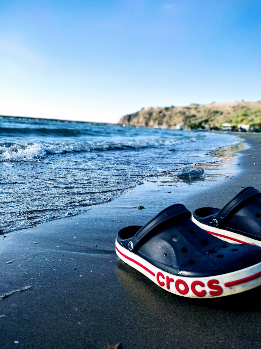 Это не реклама, а просто удачный ракурс. Самый наблюдательный увидит ещё и медузу.