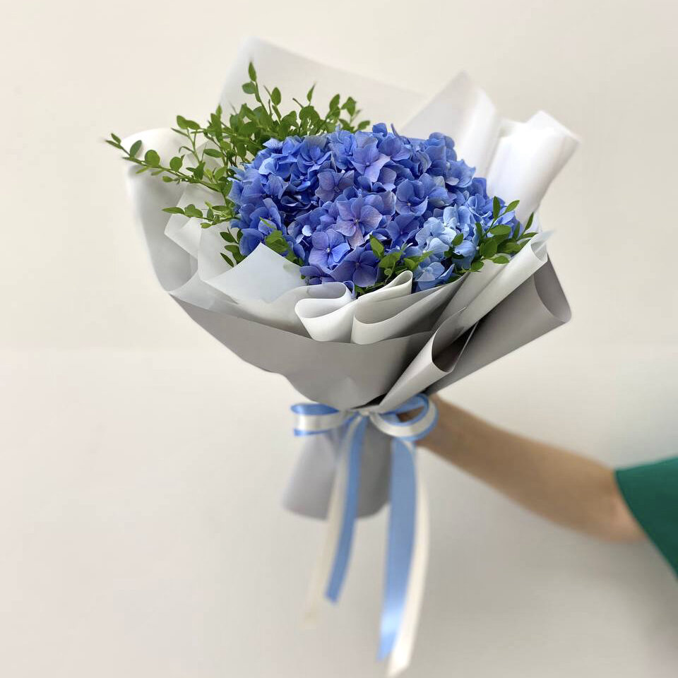 Букет-комплимент: 8 поводов для маленького подарка😍 | Студия цветочных ...