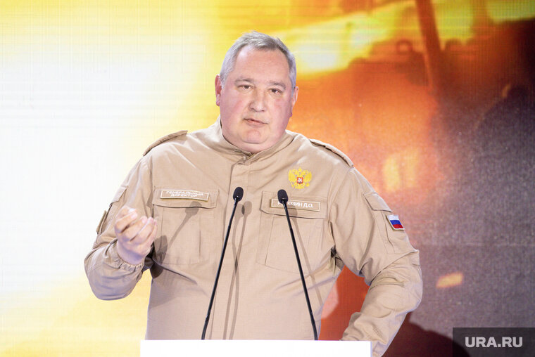    Рогозин опубликовал фото с комбатами ДНР