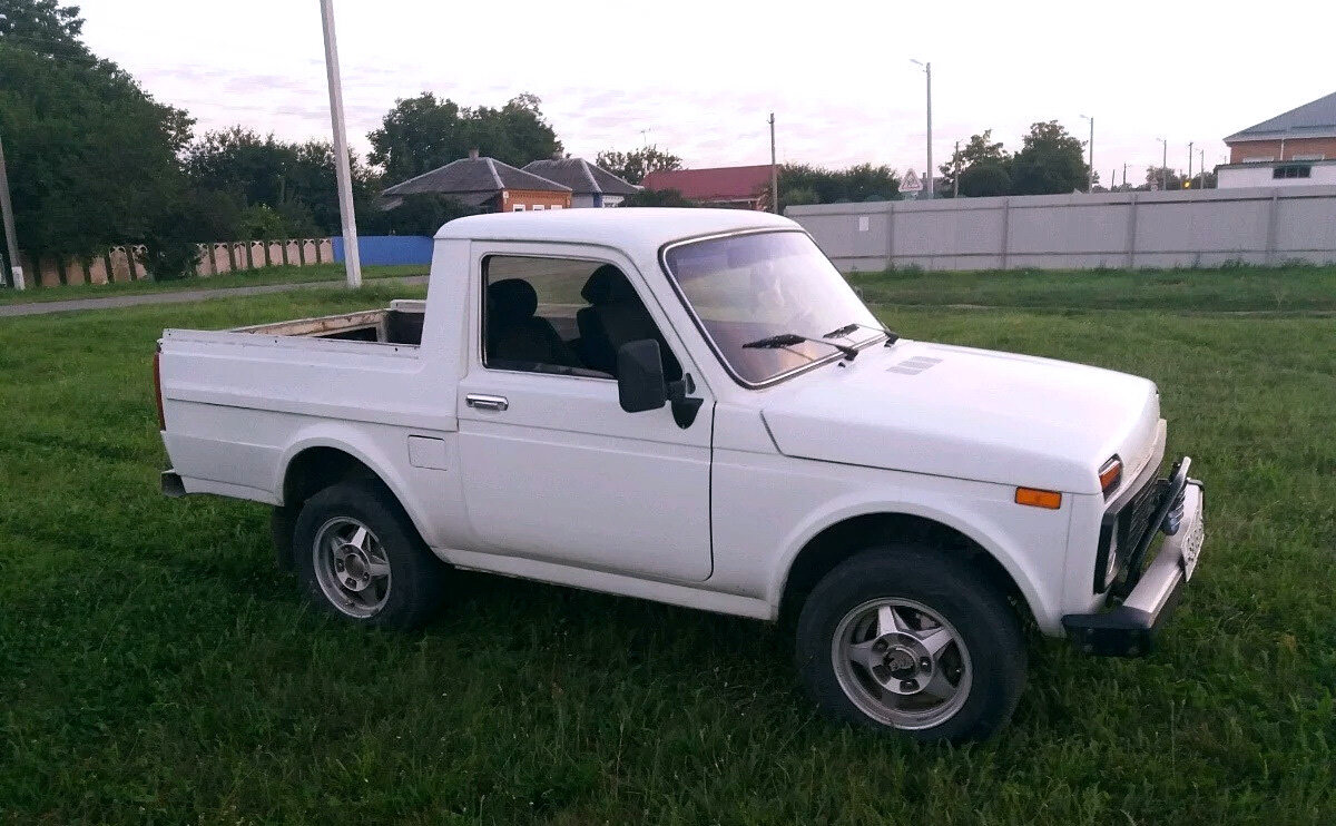   Lada Niva Pickup.