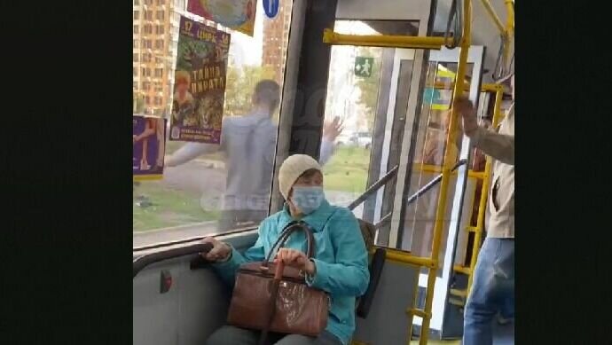     В Ростове на Северном горожане выкинули из автобуса местного жителя, который выкрикивал нацистские лозунги, сообщения об этом появились в соцсетях.