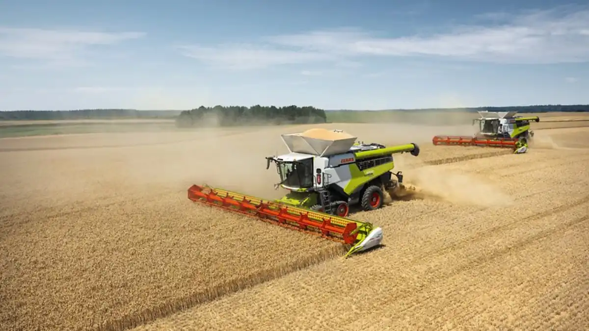 Фото: claas.de   Зерноуборочные комбайны CLAAS LEXION в поле