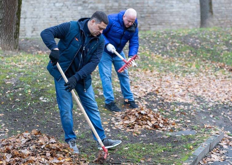     Региональные и городские власти вышли на субботник