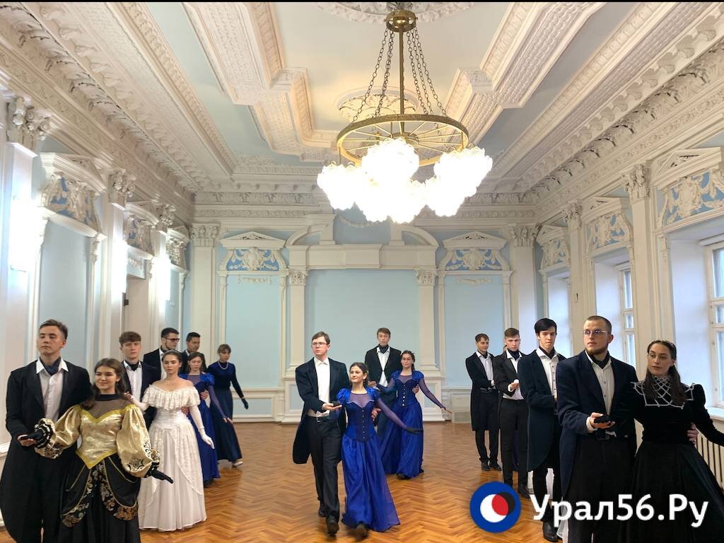    В Оренбурге состоялся бал XIX века