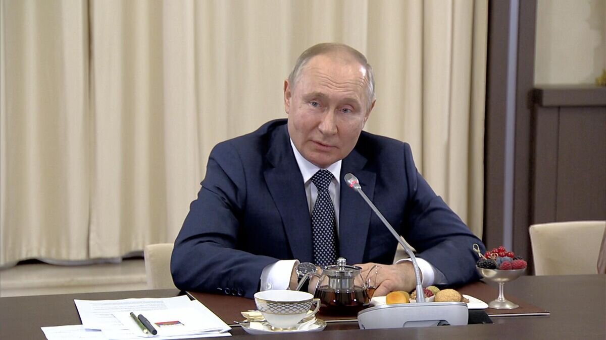    Путин о телефонных разговорах с участниками спецоперации © Пул