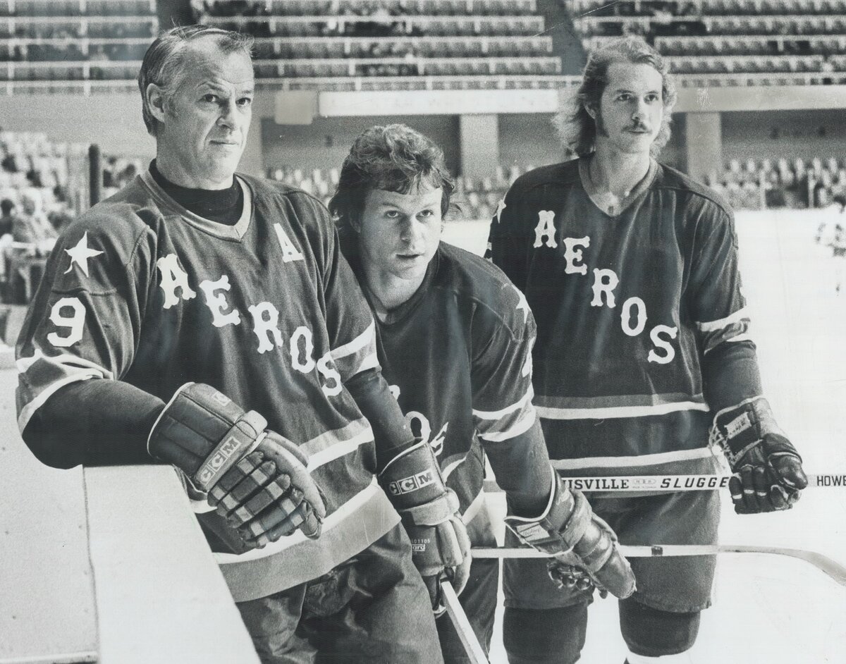 Горди Хоу и его сыновья Марк Хоу и Марти Хоу. Взято из открытого источника Яндекс.Картинки