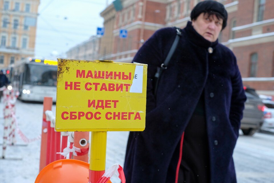     Разметка не позволит водителям парковаться во дворе как попало. Артем КИЛЬКИН