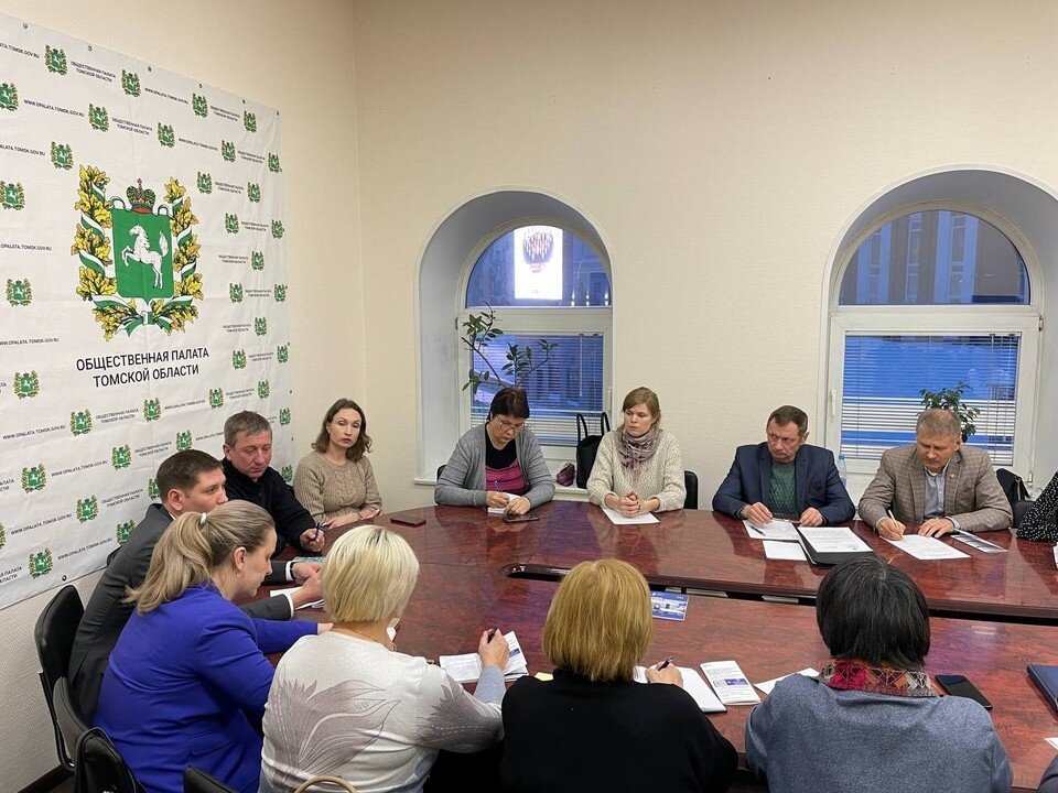     Участники встречи также обсудили возможности медицинской помощи военнослужащим и вопросы реабилитации.  Пресс-служба администрации Томской области