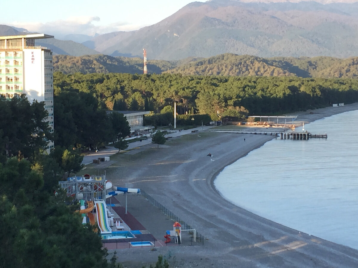 ОПК "Пицунда". Люблю отдыхать осенью: минимум людей, максимум пространства.