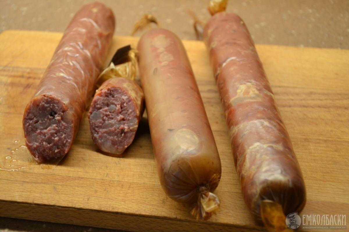 Докторская это тип в колбасе. Дефекты вареной колбасы. Колбаса с жиром. Колбаса получилась рыхлая почему. Колбаса получилась рыхлая почему.