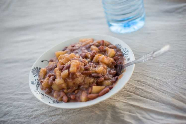 Кондрес - пряное тушеное мясо с бананами и овощами (Kondres - Spicy Stewed Plantains)