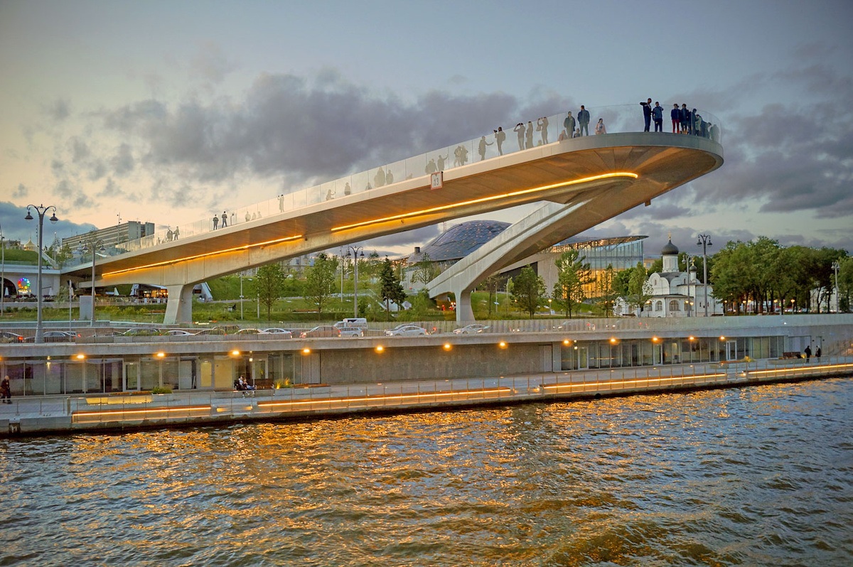 Фото: Парк Зарядье и Парящий мост; timetravaling.ru