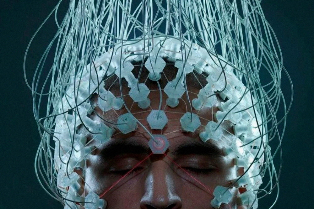 воздействие на разум человека. робот с искусственным интеллектом. связь между людьми. технологии будущего. искусственный интеллект арт.