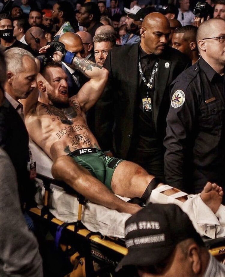 Конор после после боя с Дастином Порье.