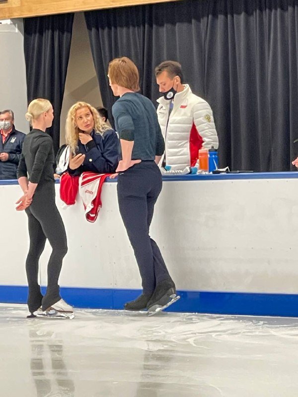 Евгения Тарасова, Владимир Морозов, Этери Тутберидзе и Павел Слюсаренко на тренировке в Америке. Фото из открытых источников (листайте галерею)