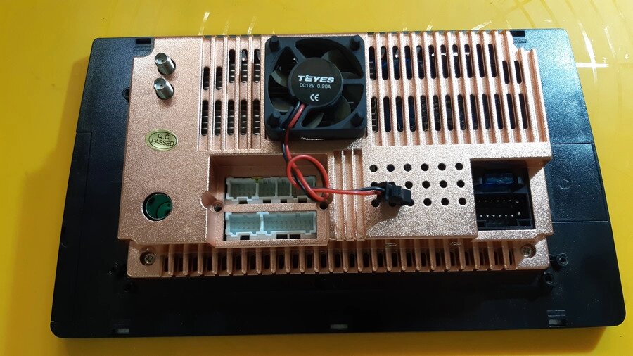  Внешний вид задней панели