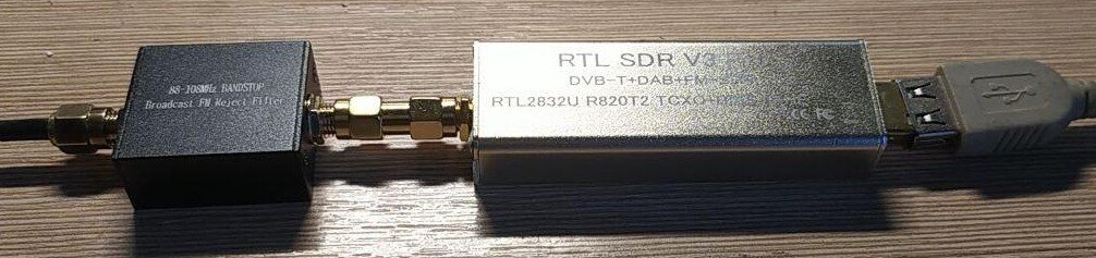 Сегодняшний комплект оборудования. RTL SDR V3 и FM stop фильтр.