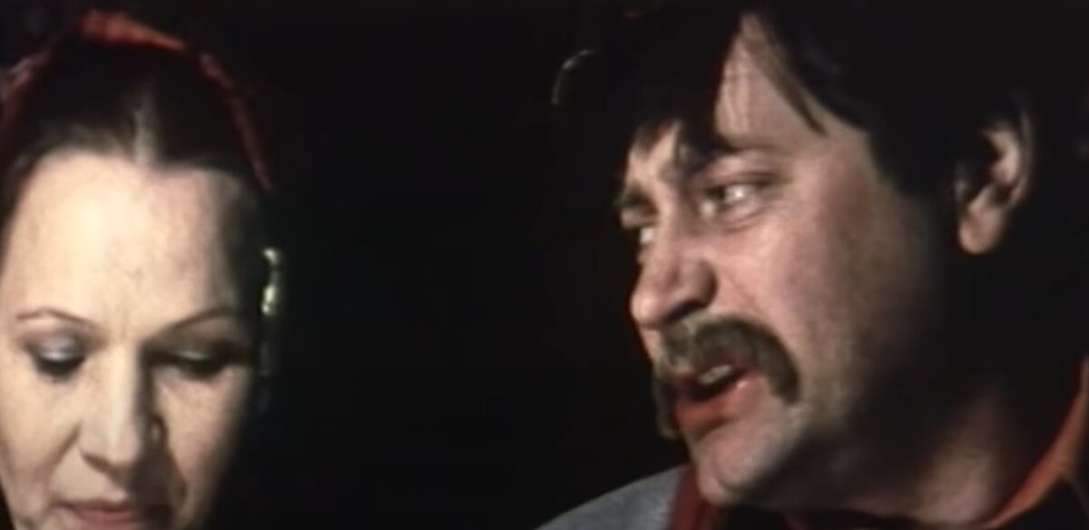 Нина Русланова и Валентин Смирнитский в фильме "Куда он денется!" (1981 г.)