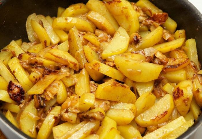 Картинка жареная картошка на сковороде