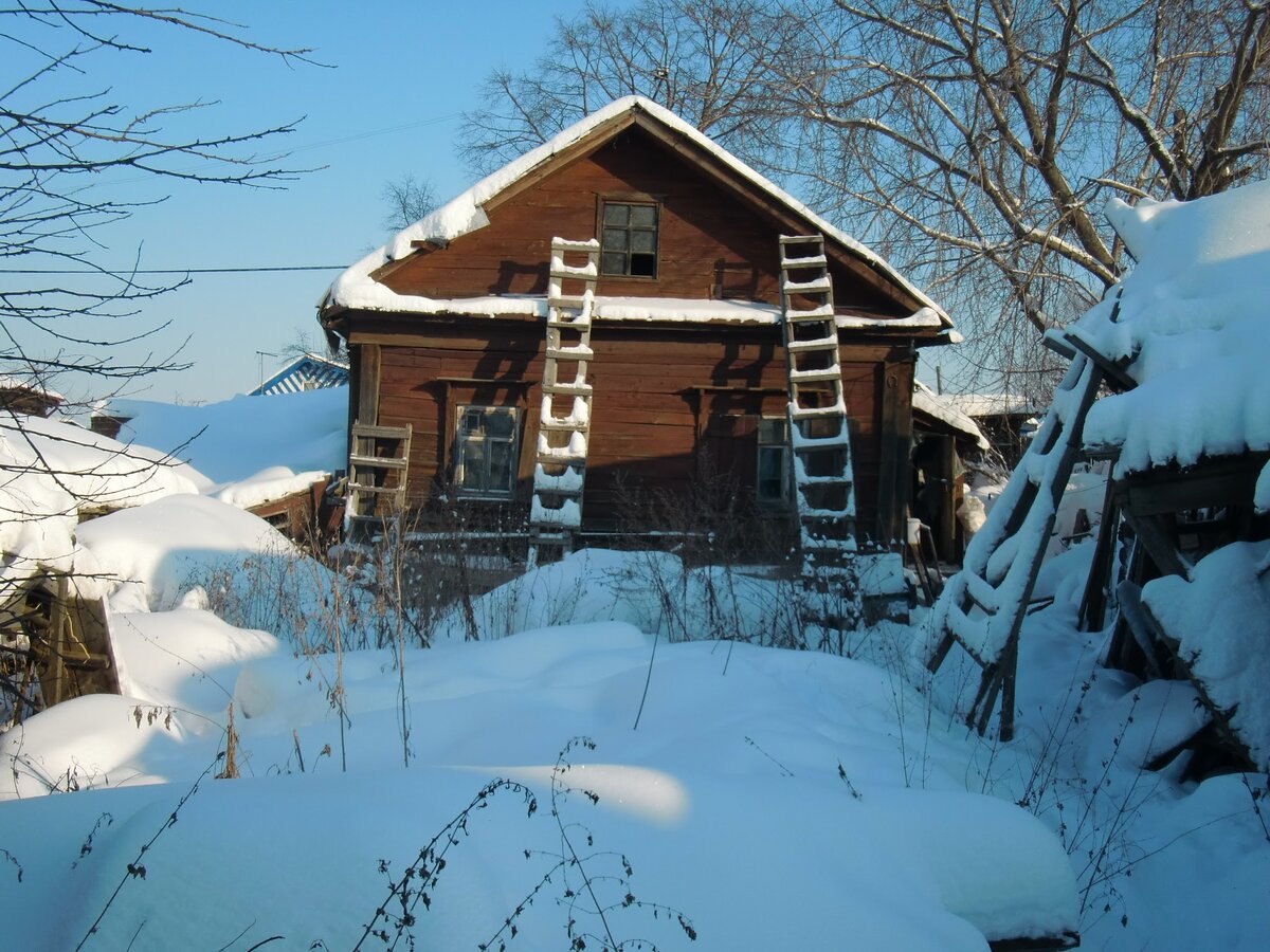 Так выглядел двор в одну из первых зим.
