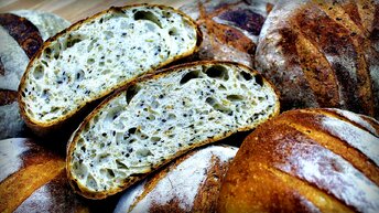 Как делают ремесленный хлеб в пекарне