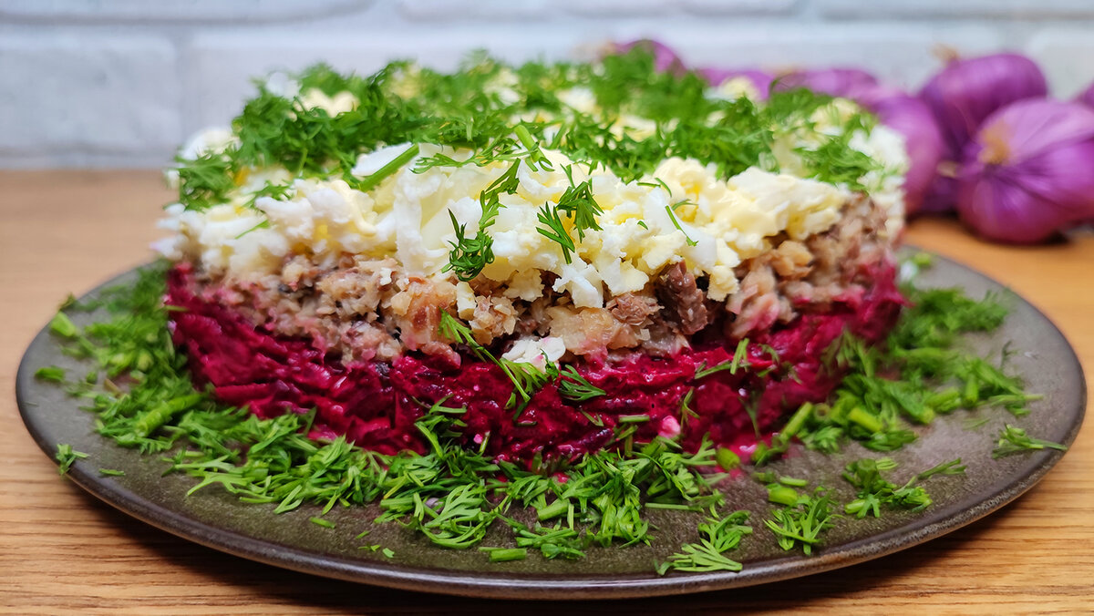 Вкусный салат из свеклы и консервов, готовлю по будням и даже на  праздничный стол | Карамелька | Дзен