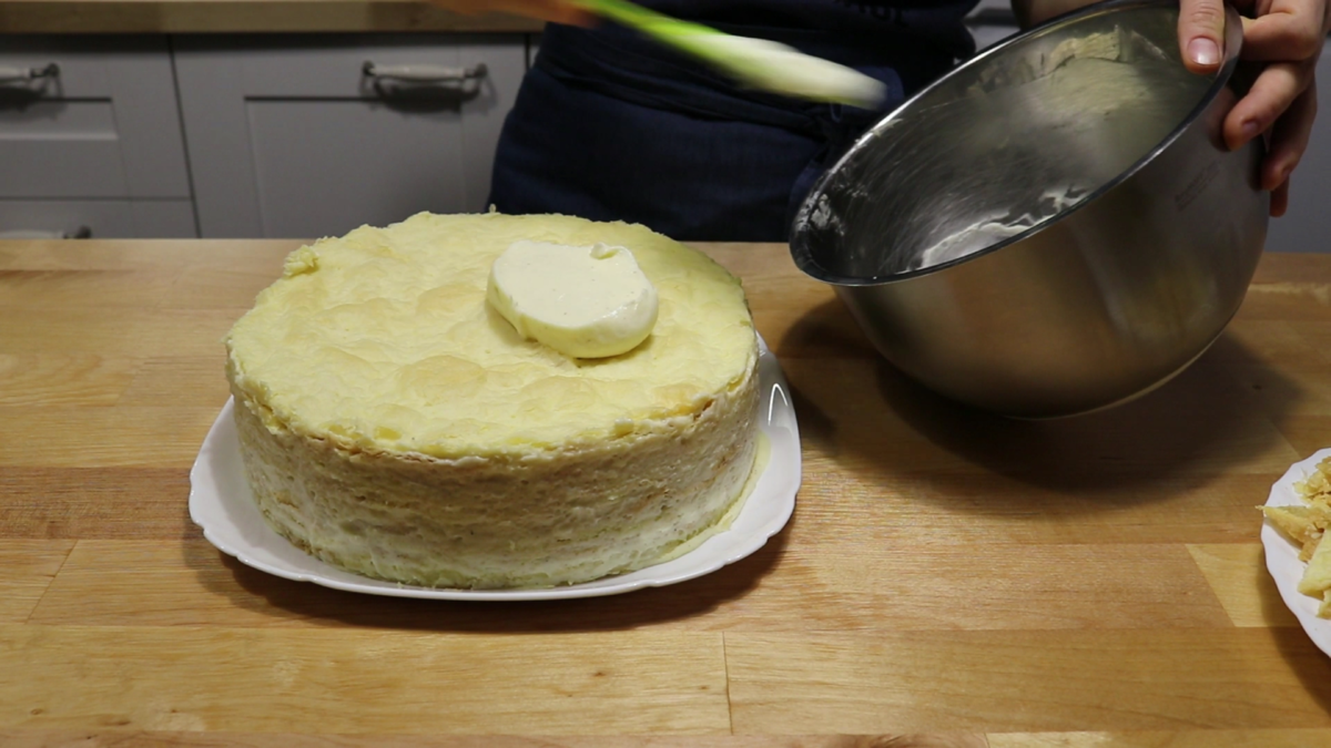 Классический торт "Наполеон" и один из самых запрашиваемых рецептов) Слоёные хрупкие коржи, воздушный ванильный крем и восторг от вкуса! Он никого не оставит равнодушным!-22