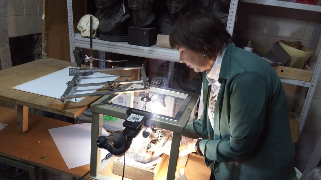 Елизавета Валентиновна Веселовская за работой