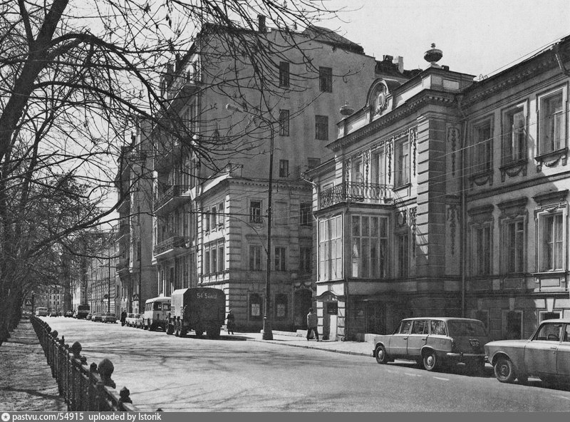 Тверской бульвар. Вид к Никитским воротам, 1985 – 1988 г. Источник:Памятники архитектуры Москвы. Том 3.
