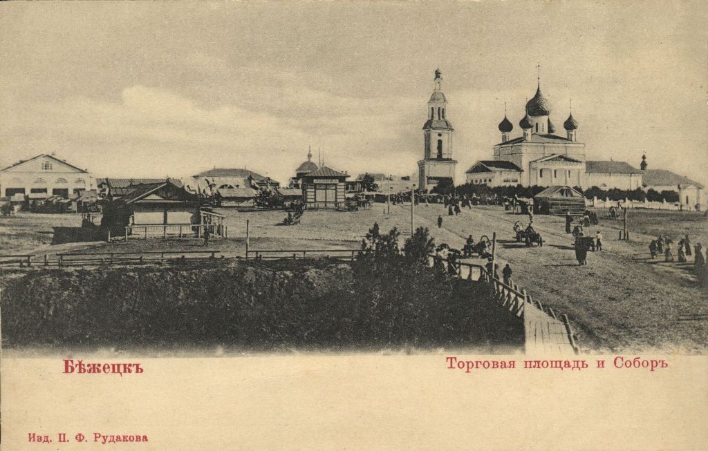 Нашли остатки советского льняного комбината внутри заброшенной церкви. Откуда он здесь взялся?2