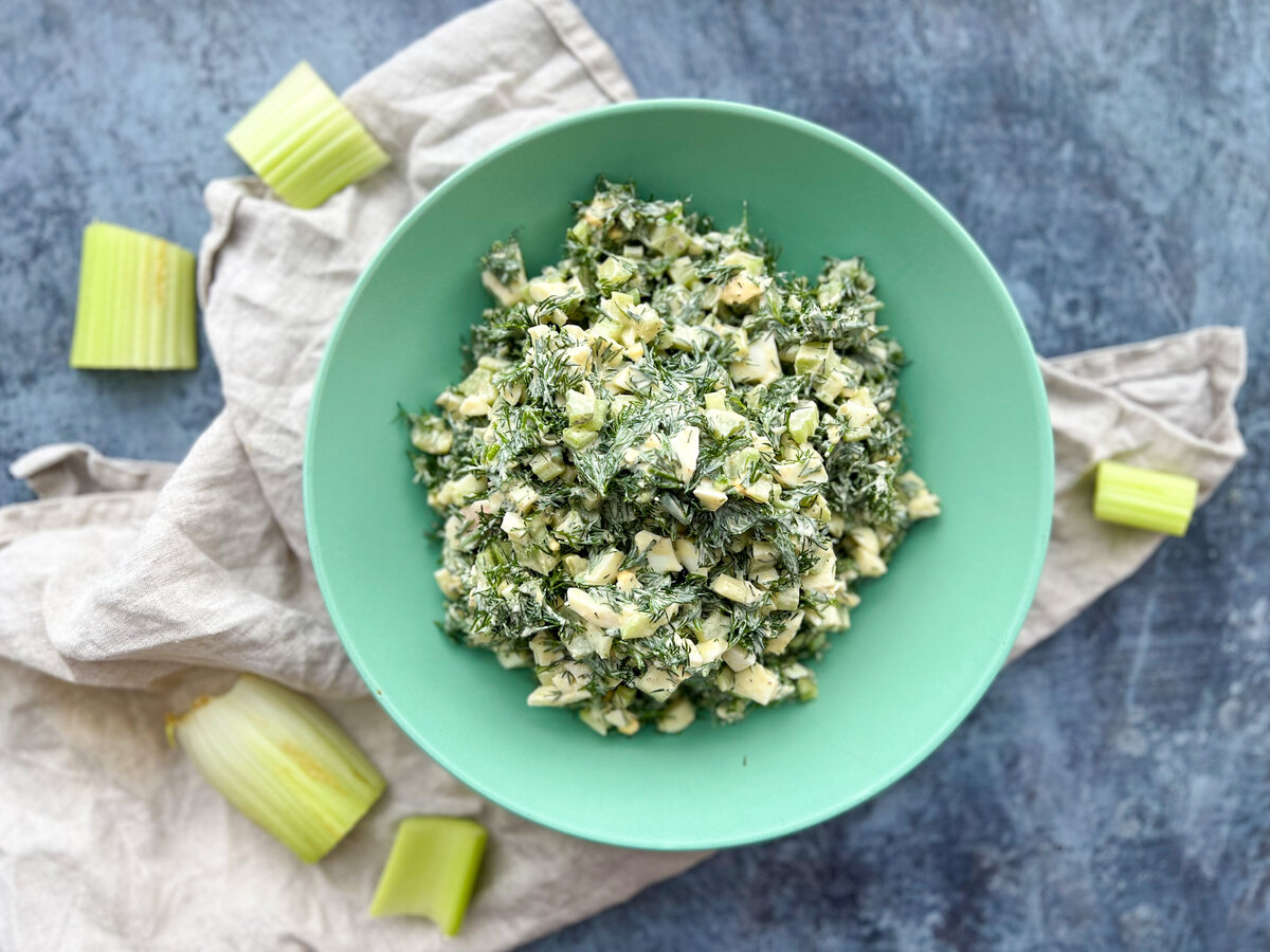 Салат из укропа и яиц