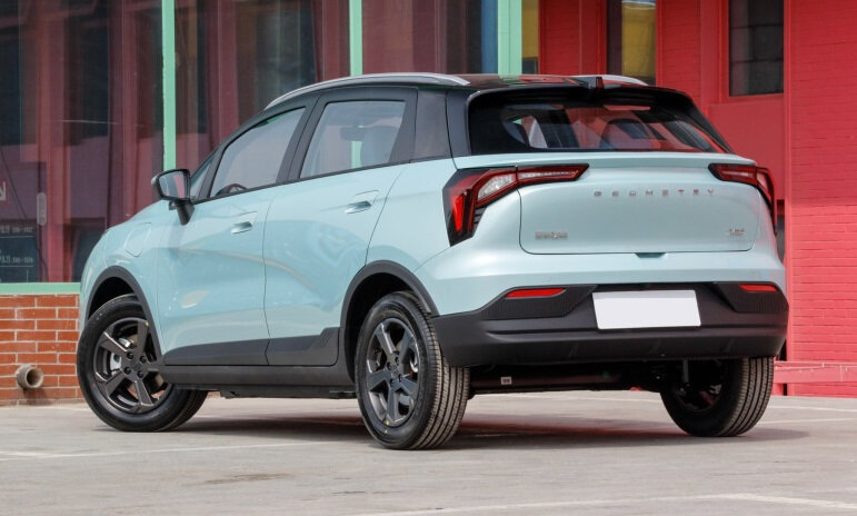 На фото: электрический кроссовер Geely Geometry E