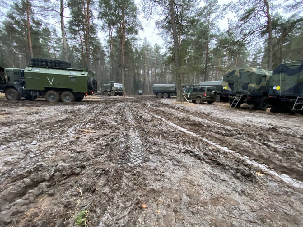 Техника в лагере в Белоруссии перед выездом. Вечер 23 февраля