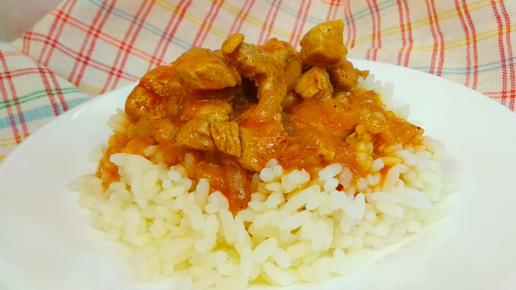 Рис с гуляшом из свинины в томатном соусе – пошаговый рецепт приготовления с фото