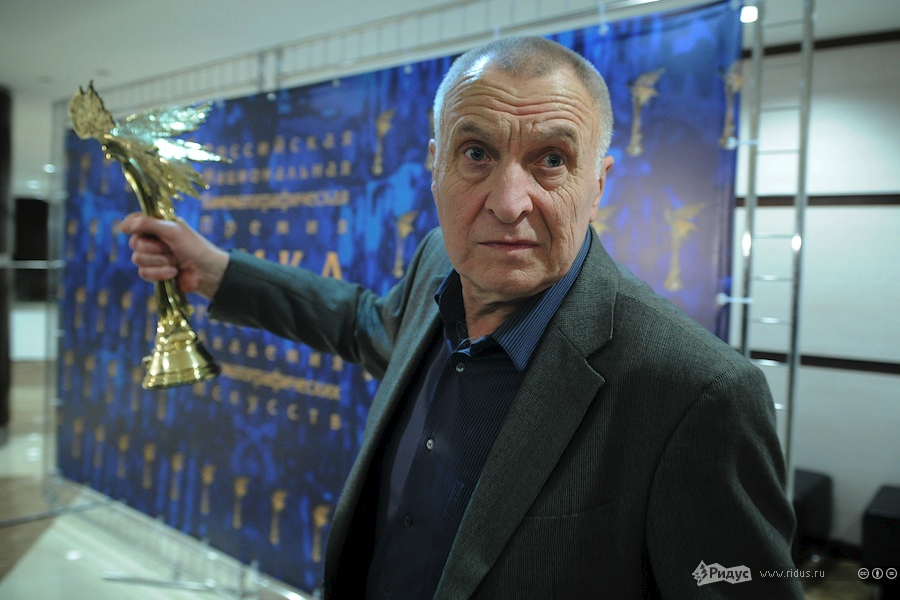 Человек, снявший бессмертный "Белорусский вокзал" ныне один из ярчайших и записных русофобов. Знакомьтесь - Андрей Смирнов.