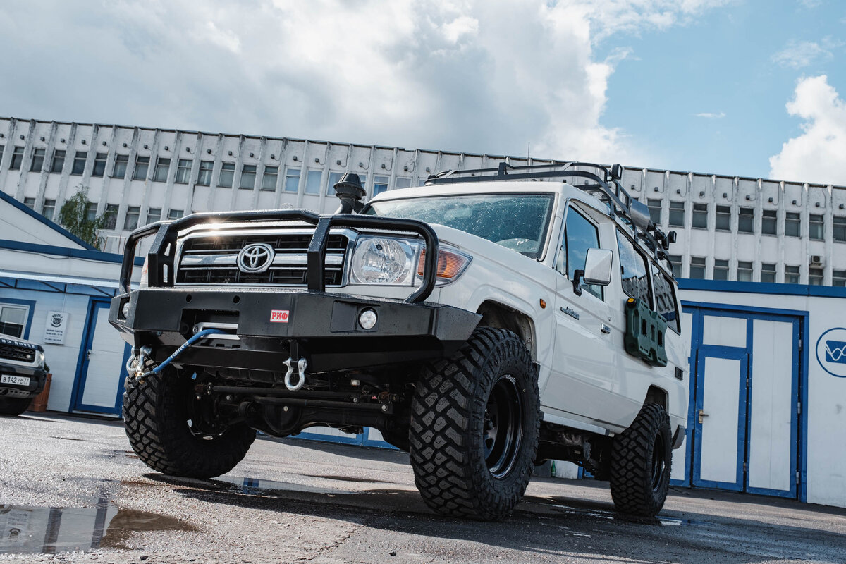 Toyota Land Cruiser 70-series (GJR 78 Wagon)