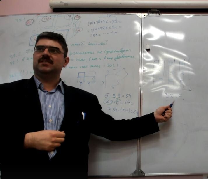 Терпеливый и добрый педагог, которому иногда приходится повышать голос.
