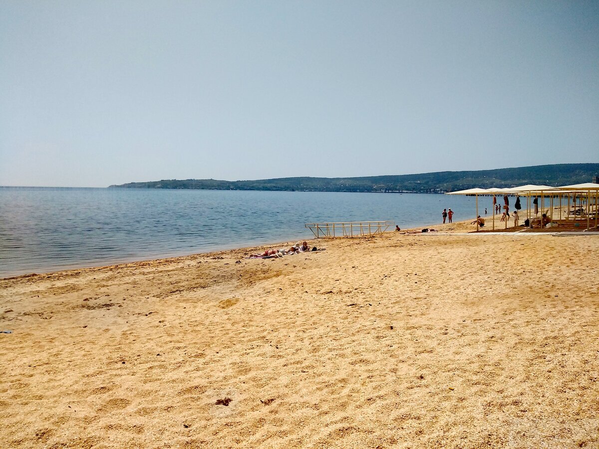 Золото феодосия. Санвиль золотой пляж Феодосия. Феодосия жемчужный пляж. Феодосия фото пляжей