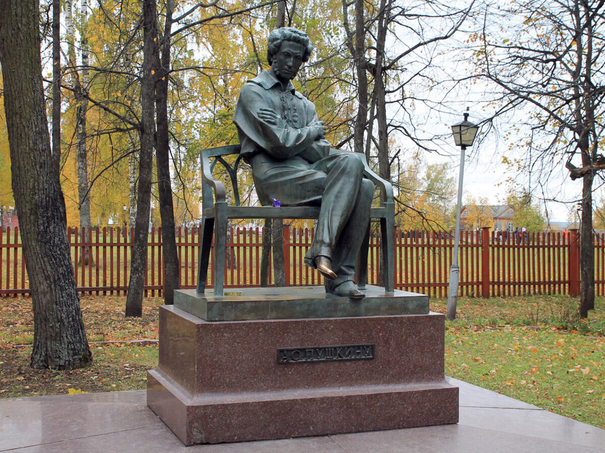 Большое Болдино памятник Пушкину