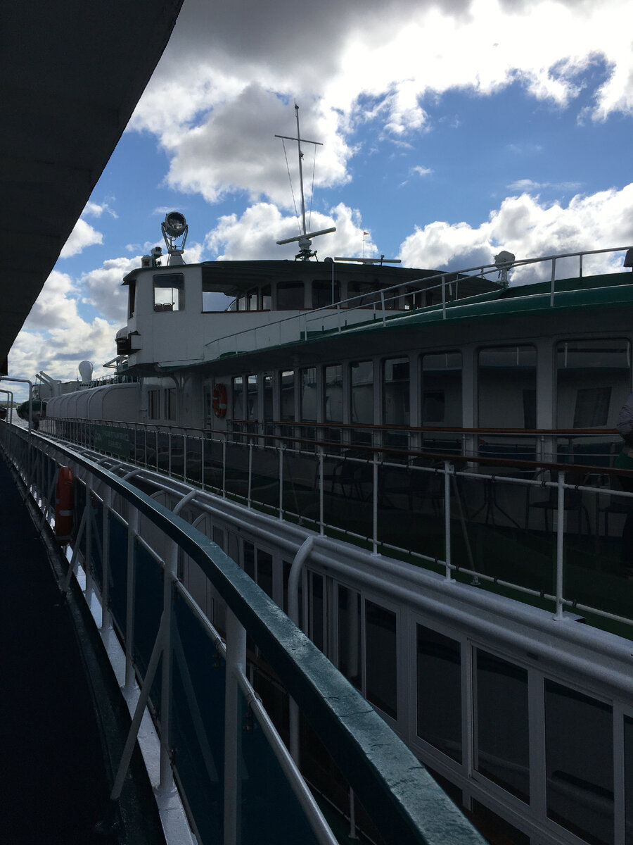 Борт к борту. Два теплохода одного класса - "Русь Великая" и "А.С, Попов"